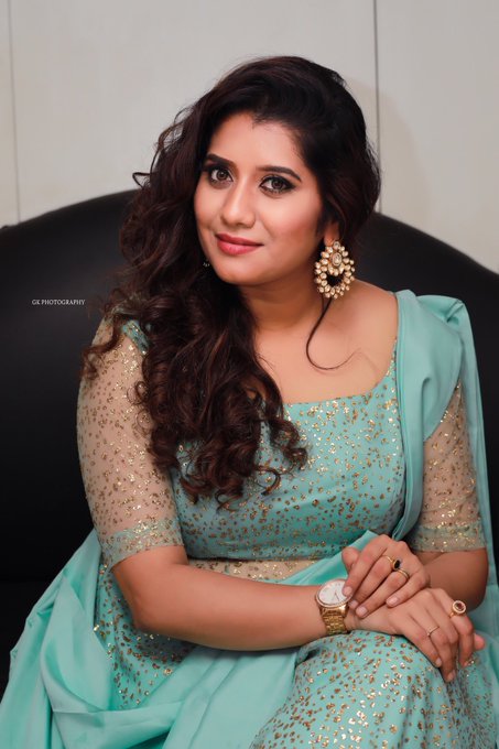 Priyanka Deshpande Bi…